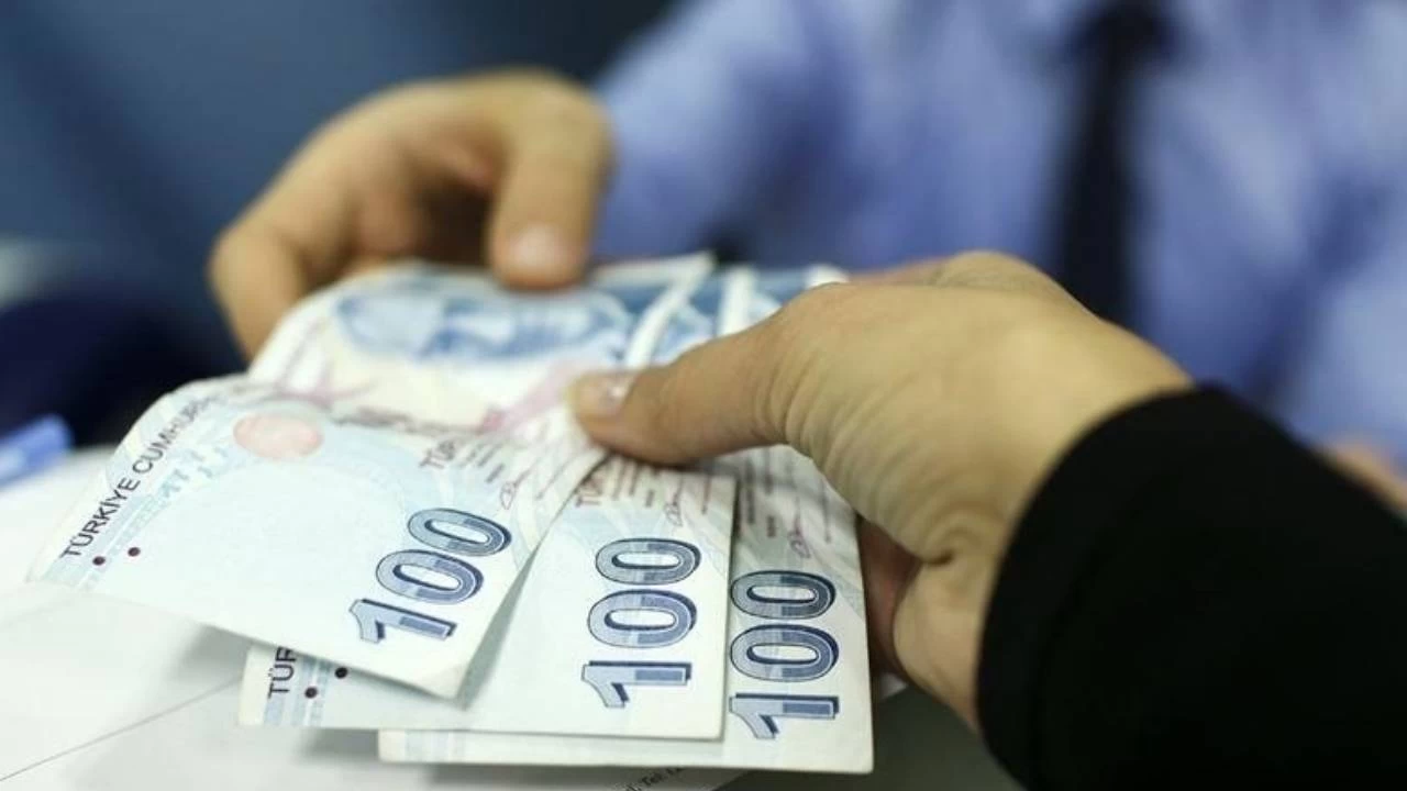 Vakıflar bursu 2 bin liraya çıkarıldı