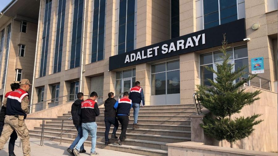 Van'da Afgan göçmenleri rehin aldılar: 4 tutuklu