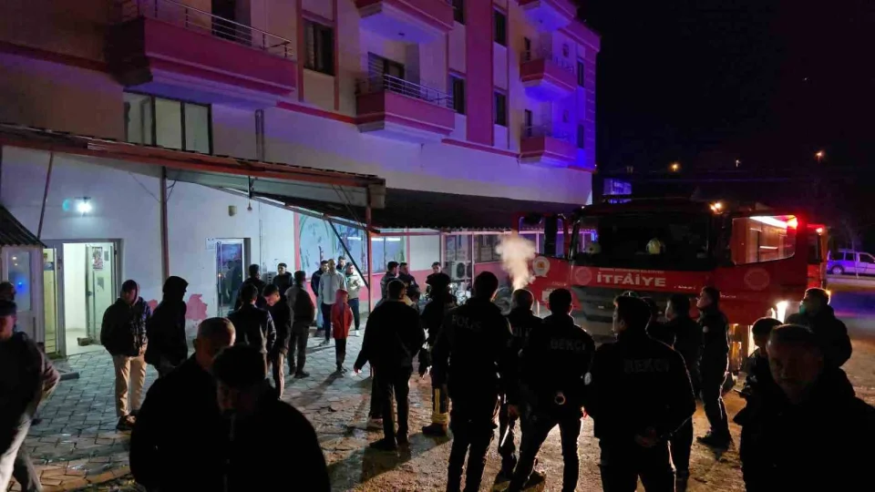 Vezirk�pr�'de korkutan yang�n: 25 ��renci tahliye edildi