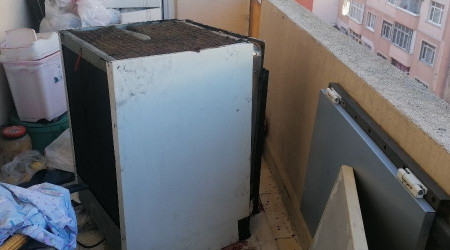 Yanan çamaşır makinesi apartman dairesini kül ediyordu
