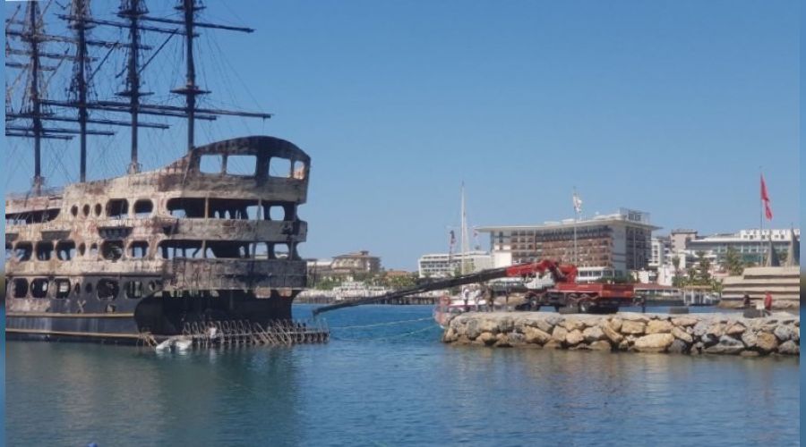 Yanan gezi teknelerinde zarar yakla��k 90 milyon