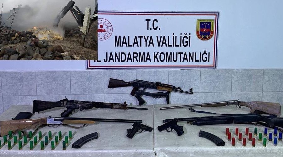 Yangın çıkan ahırda çok sayıda silah ele geçirildi