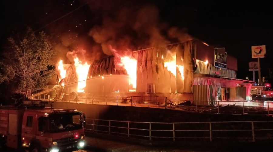 Yang�n toptan perakende ma�azas�n� k�le �evirdi