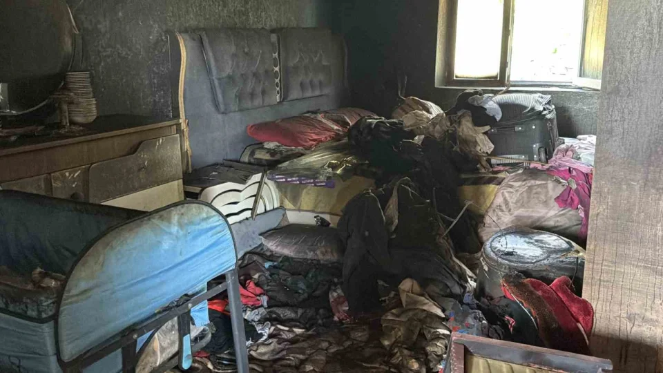 Yang�na uykuda yakalanan 22 ki�ilik aile kurtar�ld�