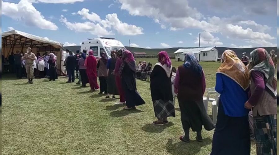 Yaylada metrelerce uzunlukta a�� kuyru�u