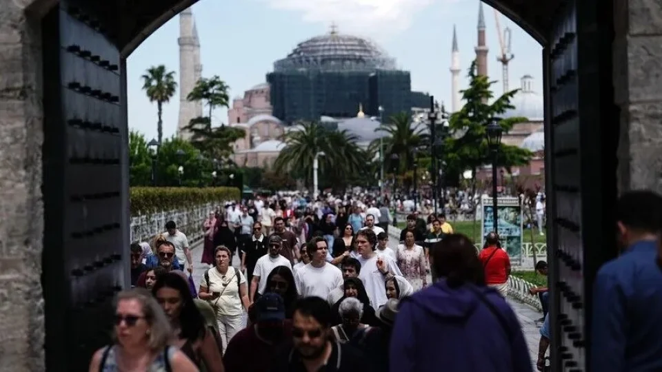 Yerli turistler y�l�n ilk �eyre�inde 102,3 milyar lira seyahat harcamas� yapt�