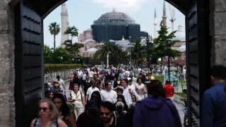 Yerli turistler y�l�n ilk �eyre�inde 102,3 milyar lira seyahat harcamas� yapt�