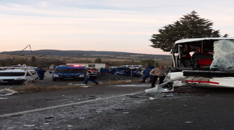 Yolcu otobüsü kaza yaptı: 1 ölü, 26 yaralı