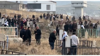 Yüksekova'da vatandaşlar mezarlıklara akın etti
