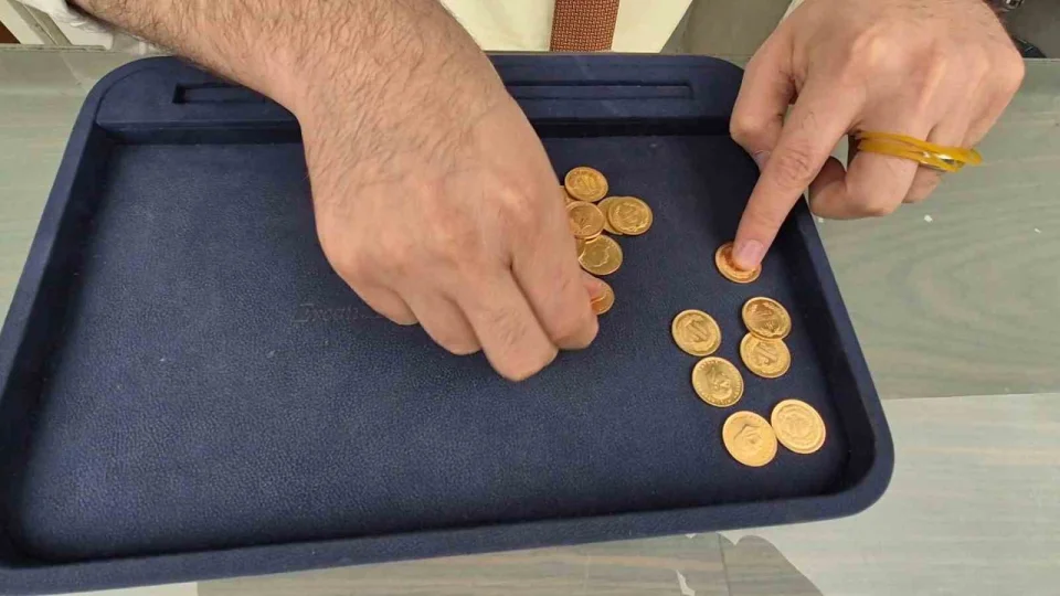 15 sahte Cumhuriyet alt�n�n� bozdurmak isterken yakay� ele verdi
