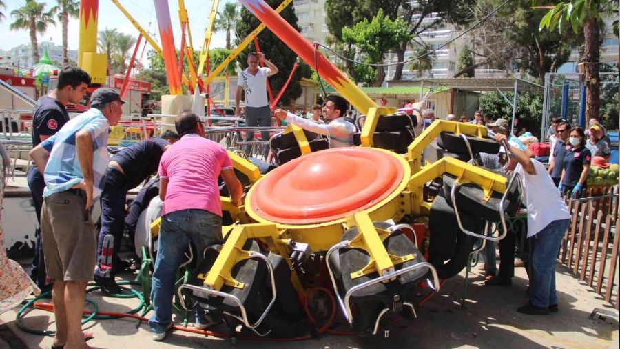 3 çocuk lunaparkta ölümden döndü