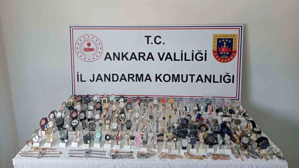 3,2 milyon liral�k ka�ak saat operasyonu