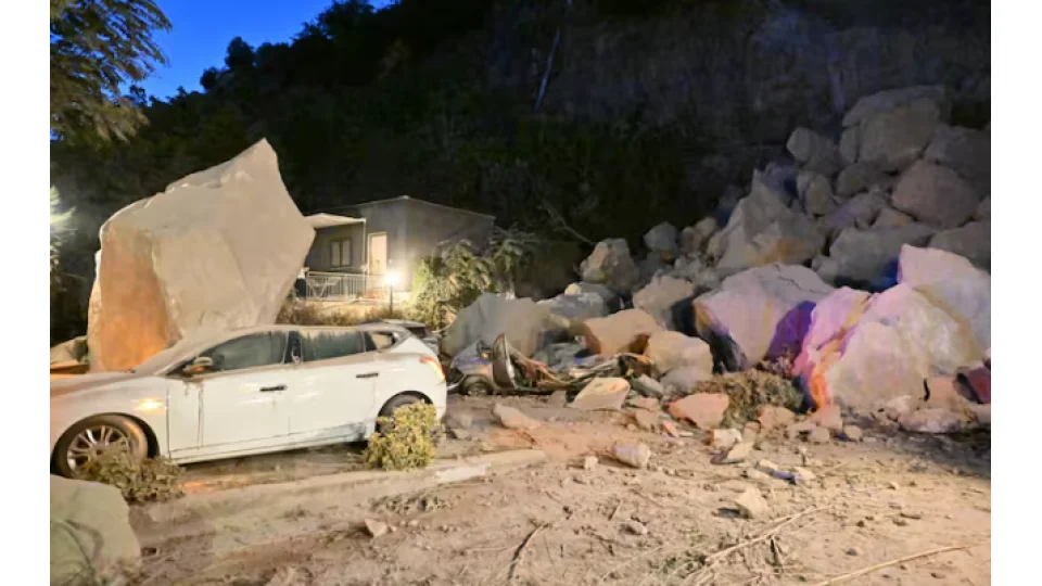 4.7'lik deprem Napoli'de hasara yol a�t�!