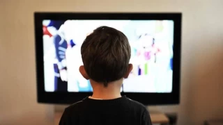 6 yaşından önce çocuklara ekran vermenin zararları