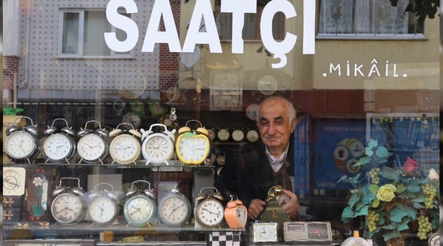 65 yıllık ustanın saat aşkı