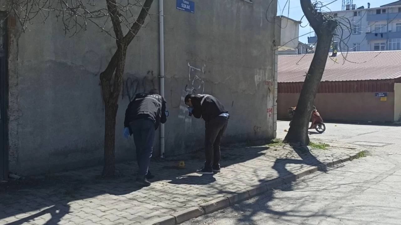 70 yaşındaki adam, boşanmak istemeyen eşine kurşun yağdırdı
