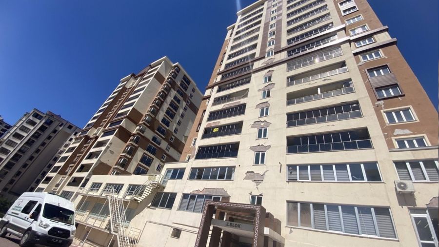 8'inci kattan d��en i��i hayat�n� kaybetti