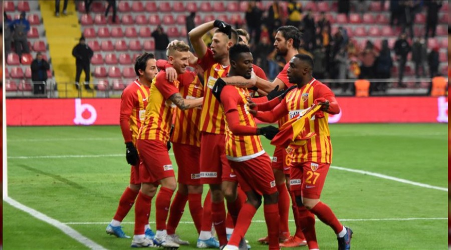 9 futbolcu ile kadro güçlendi