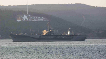 ABD'nin amiral gemisi anakkale Boaz'ndan geti