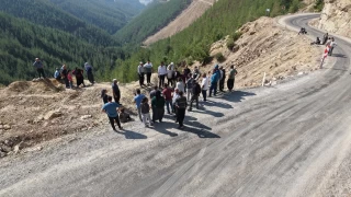 Adana'da 35 yldr bitmeyen yol ilesi