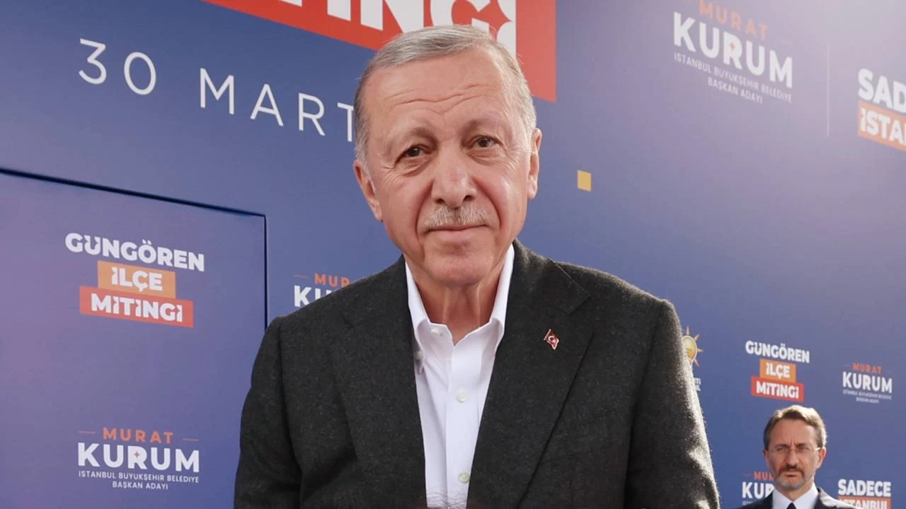 Akit yazarı: Tayyip Bey, veliahtını ilan edip, partiyi ona bırakmalı