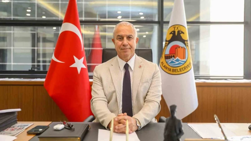 Alanya ve Konyaalt� belediye ba�kanlar� CHP'den istifa etti
