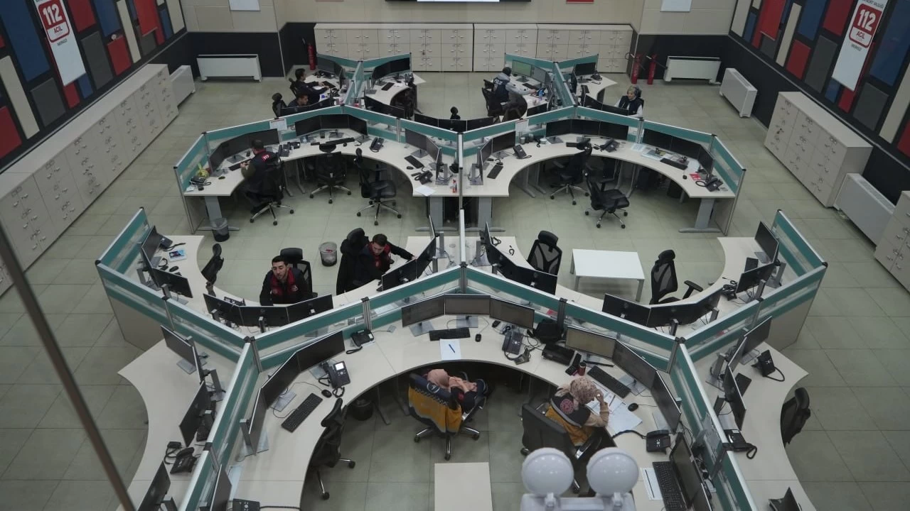 Alkoll� vatanda� mezarl�ktan 112'yi arad� 