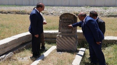 Alman mhendisin mezar tampon blgede bulundu