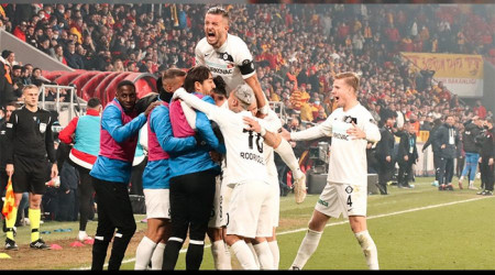 Altay yeni evinde siftah peinde