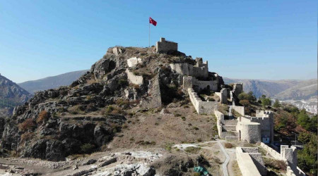 'Amasya Kalesi'nden tarih fışkırıyor