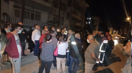 Ankara'da bir binanın kolonundaki çatlaklar korkuttu