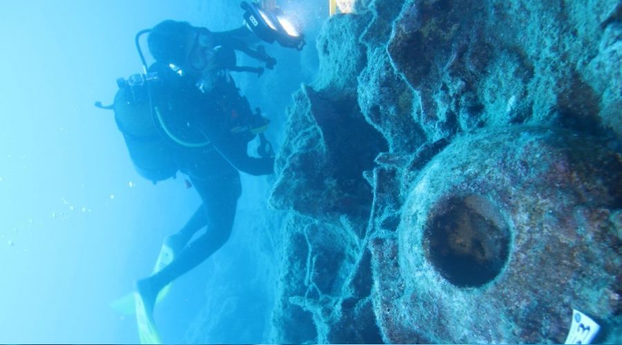 Antalya k�y�lar� bat�k zengini