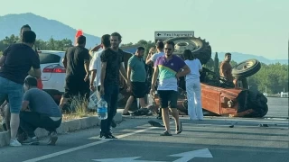 Antalya'da otomobil traktöre çarptı: 1 ölü