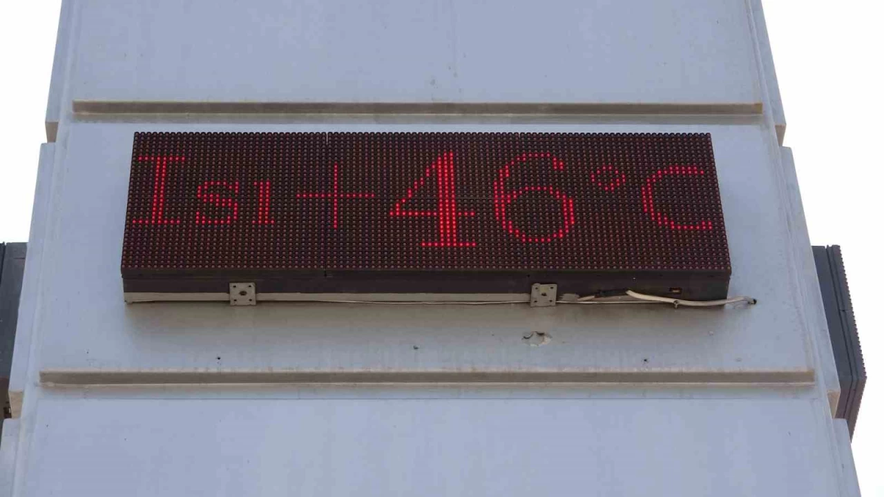 Antalya'da termometreler 46 dereceyi gösterdi, sahiller boşaldı
