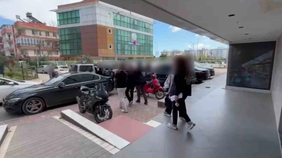 Antalya'da yat�r�m vaadiyle doland�r�c�l��a 16 g�zalt�