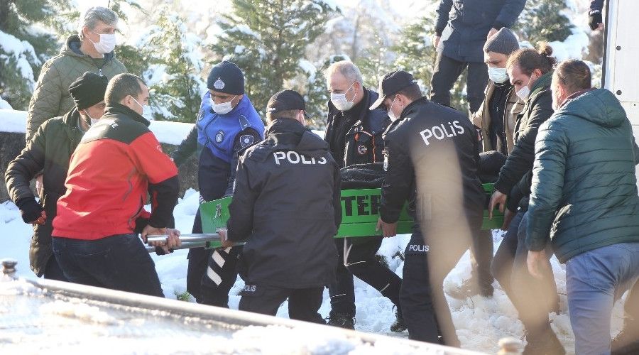 Aranan doktor, evinin 150 metre ilerisinde bulundu