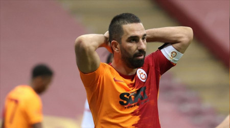 Arda Turan kararsız kaldı