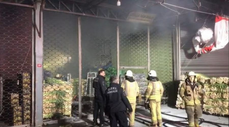 Ataşehir'de sebze ve meyve halinde yangın
