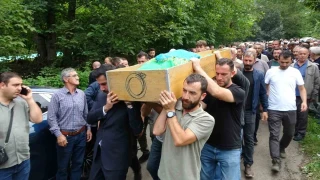 Ayn� eve gelin gittiler, birlikte vefat ettiler