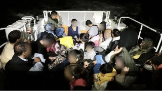 Ayvacık'ta 15'i çocuk 32 kaçak göçmen yakalandı