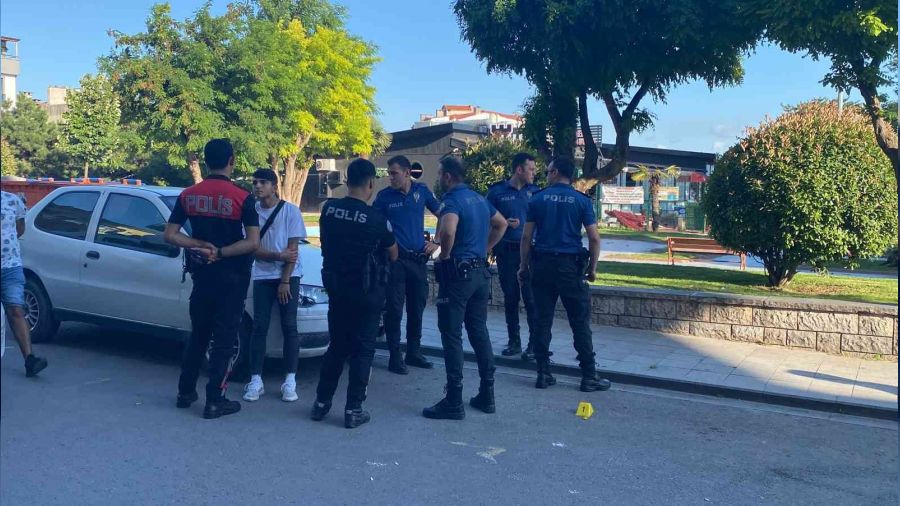 Baba ve oğul parkta silahlı saldırıya uğradı