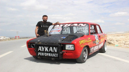 Babasının sattığı 1991 model arabayı bulup modifiye etti
