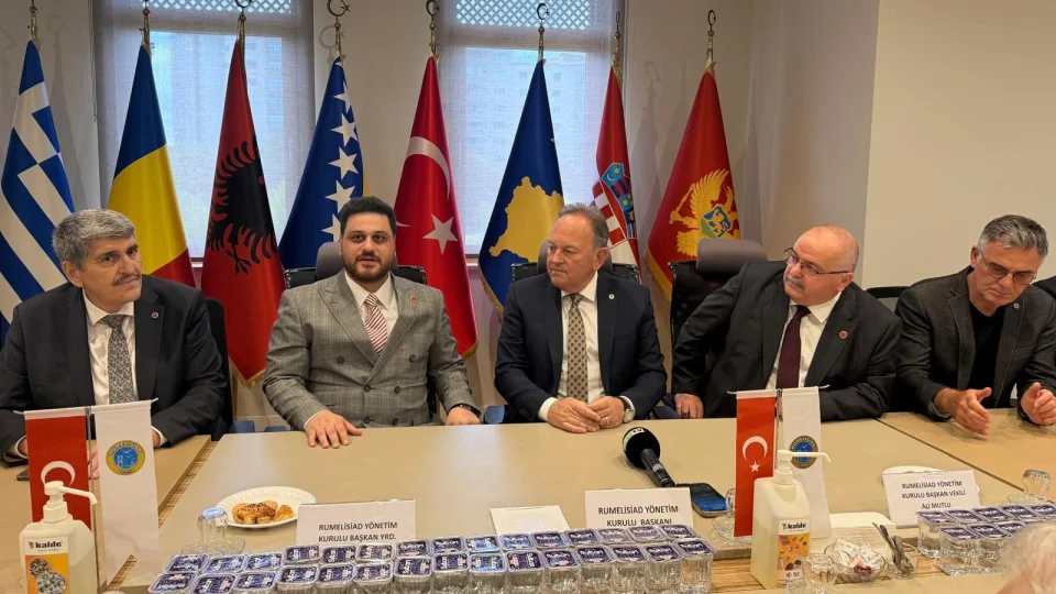  Ba��ms�z T�rkiye Partisi (BTP) Genel Ba�kan� H�seyin Ba� parti kurmaylar�yla birlikte Bursa'da Rumelili Y�netici Sanayici ve �� Adamlar� Derne�i RUMEL�S�AD'� ziyaret etti