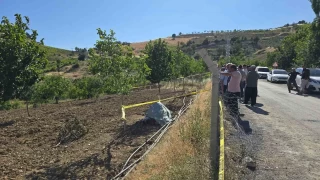 Bahçesinde kazı yaparken toprak altında kaldı