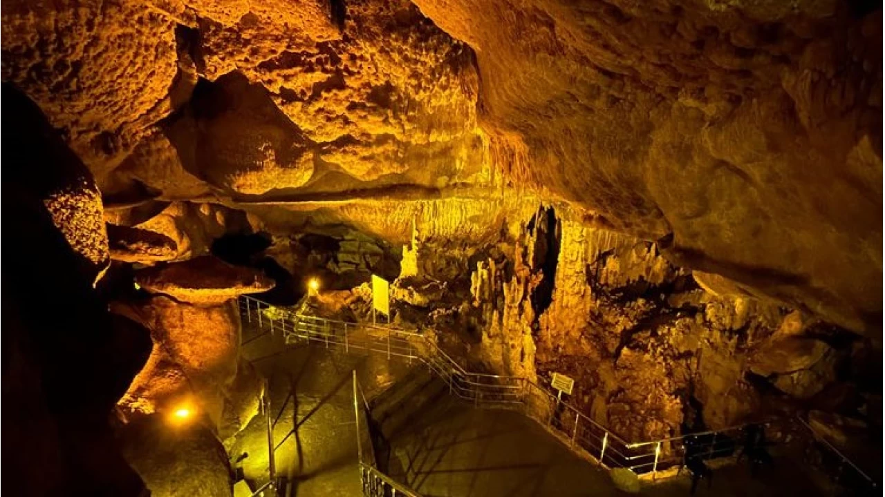 Ballca Maaras: nsan eli dememi yerleri var