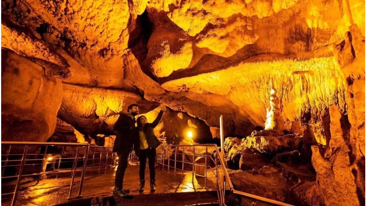 Ball�ca Ma�aras�: Yeralt�n�n b�y�leyici saray�