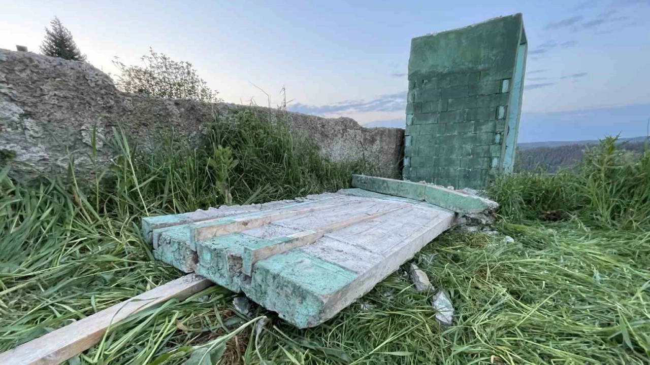 Başakşehir'de piknik yapan 2 gencin üzerine beton blok düştü