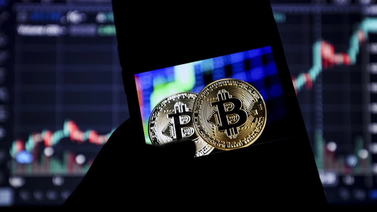 Bitcoin'in fiyatı bir aşağı, bir yukarı!
