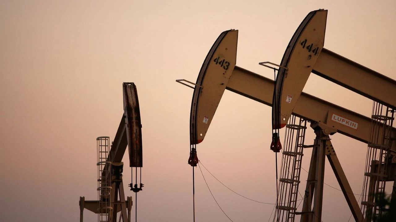 Brent petrolün varil fiyatı 85.67 dolar