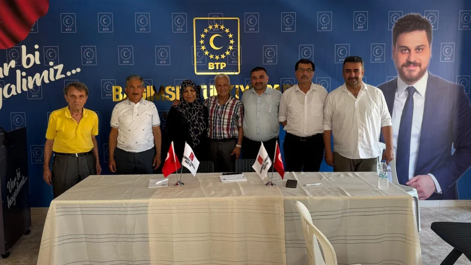 BTP�den Mersin�de g�vde g�sterisi: "�stikbal Biziz, Biz Gelece�iz"